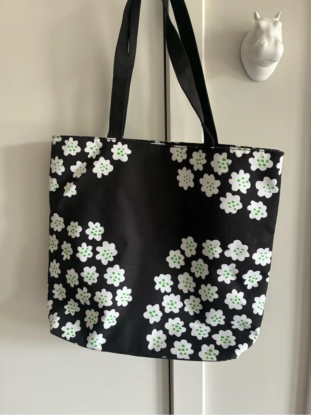 Marimekko for Clinique Black Tote with White and Green Floral Pattern - Picture 3 of 6
